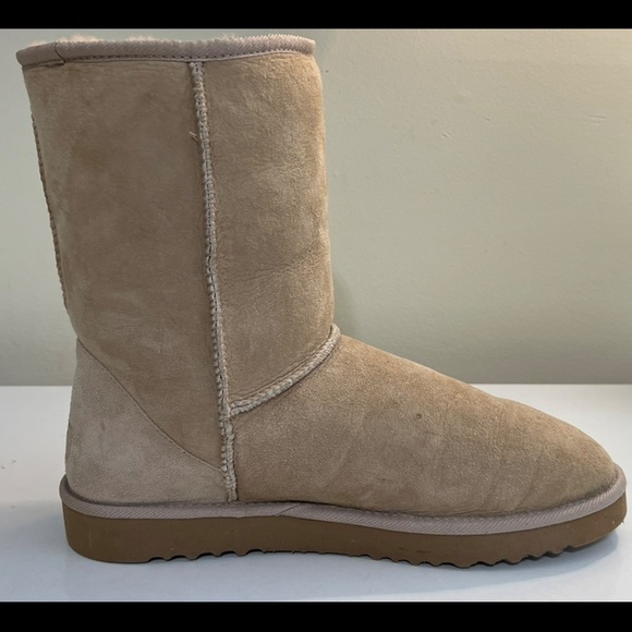 UGG Short Boots Classic 5800 Sheepskin Rubber Sole Women Size 12 - Picture 3 of 9